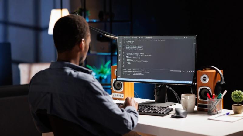 Microservices vs Monolith